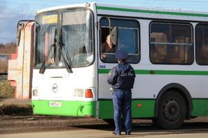 Проводится профилактическое мероприятия &quot;Автобус-маршрутка&quot;. Сотрудники Госавтоинспекции просят сообщать о ставших известными нарушениях, допущенных водителями автобусов