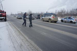 На Восточном шоссе в результате наезда ГАЗели на стоящие автомашины травмирован пешеход