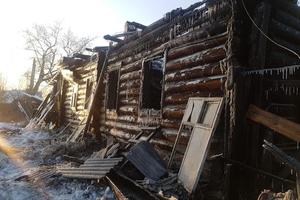 В ДЕРЕВНЕ  ШУМИХА СГОРЕЛ ДВУХКВАРТИРНЫЙ ДОМ