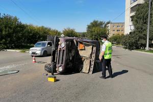 В Нижнем Тагиле сотрудники ГИБДД  устанавливают обстоятельства дорожно-транспортного происшествия, в результате которого пострадали 2 человека.