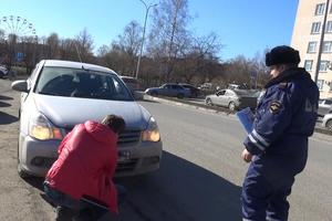 В Нижнем Тагиле прошел рейд по пресечению фактов управления автотранспортом с &quot;тонированными стеклами&quot; и нечитаемыми государственными регистрационными знаками 