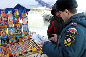 Безопасный Новый год.  Выбор, покупка, хранение пиротехники