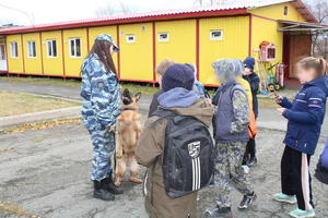 В Нижнем Тагиле Общественный совет при полиции и школьники из Пригородного района побывали в центре кинологической службы