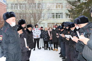 В Нижнем Тагиле в рамках акции «Студенческий десант» общественный совет пригласил учащихся колледжа познакомиться с работой патрульно-постовой службы