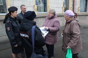 В Нижнем Тагиле участковые полиции совместно с общественным советом  предупреждают граждан, как не стать жертвой мошенников и не лишиться средств с банковского счета 