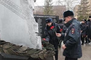 Нижнетагильские полицейские почтили память погибших при исполнении служебных обязанностей сотрудников органов внутренних дел