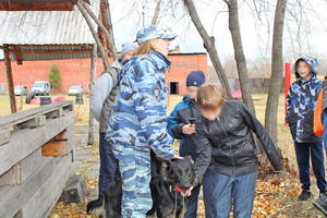 В Нижнем Тагиле Общественный совет при полиции и школьники из Пригородного района побывали в центре кинологической службы