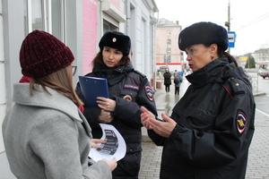 В Нижнем Тагиле участковые полиции совместно с общественным советом  предупреждают граждан, как не стать жертвой мошенников и не лишиться средств с банковского счета 