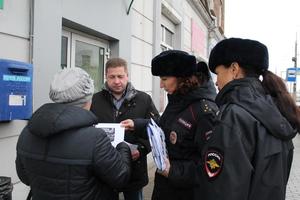 В Нижнем Тагиле участковые полиции совместно с общественным советом  предупреждают граждан, как не стать жертвой мошенников и не лишиться средств с банковского счета 