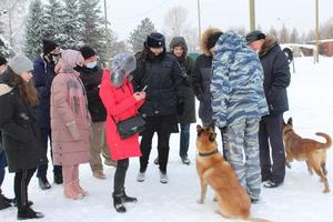 В Нижнем Тагиле представители Общественного совета при полиции в компании студентов посетили кинологический центр