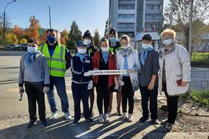 Сотрудники ГИБДД совместно с командиром добровольной народной дружины приняли участие в акции &quot;ПДД на Асфальте&quot;