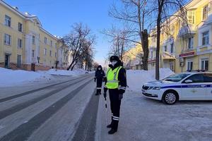 Сотрудники ГИБДД продолжают проводить профилактические рейдовые мероприятия по выявлению водителей, нарушающих правила перевозки детей