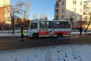 В Нижнем Тагиле сотрудники ГИБДД  разбираются в обстоятельствах дорожно-транспортного происшествия с участием пассажирского автобуса, в результате которого пострадал человек.