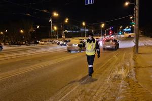 ГИБДД рекомендует водителям быть предельно внимательными на дорогах.