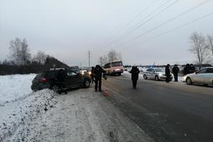 Сотрудники ГИБДД г. Нижний Тагил разбираются в обстоятельствах дорожно-транспортного происшествия, в результате которого один человек погиб и травмы получили двое детей.