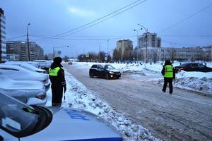 Сотрудники ГИБДД вышли в рейд по детским перевозкам