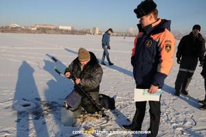 Спящего на холоде рыбака спасли во время рейда МЧС