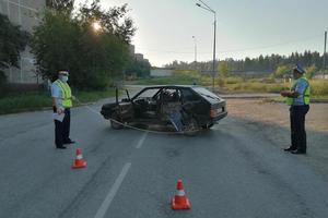 Сотрудники ГИБДД проводят проверку по факту дорожно-транспортного происшествия с несовершеннолетними 