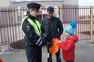 ЕВРАЗ НТМК и сотрудники ГИБДД провели акцию по БДД.