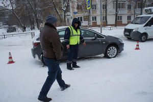 Водитель иномарки на пешеходном переходе сбил подростка