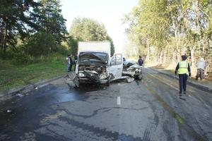 В столкновении двух автомашин на улице Зеленстроевская травмированы 3 человека