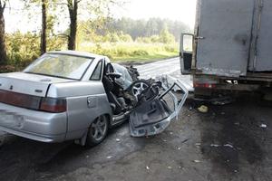 В столкновении двух автомашин на улице Зеленстроевская травмированы 3 человека