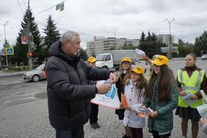 Сотрудникам Госатоинспекции Центром защиты населения с привлечением детей проведена социальная акция &quot;Внимание - дети на дороге!&quot;