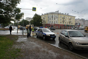 На пешеходном переходе пр. Ленина-пр. Мира водитель автомашины &quot;Лада Калина&quot; сбил пешехода