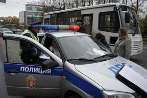 На проспекте Ленина водитель сбил двух пешеходов, осуществляющих посадку в трамвай