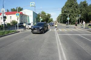 На перекрестке улиц Карла Маркса - Красноармейская водитель автомашины &quot;Тойота РАВ 4&quot; сбил ребенка