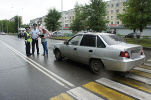 Водитель автомашины &quot;ДЭУ Нексия&quot; на пешеходном переходе сбил троих детей