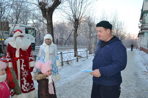 Дошколята поздравили участников дорожного движения с наступившим Новым годом