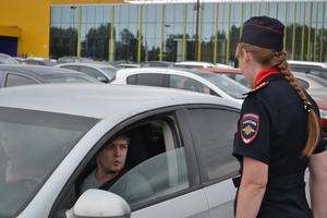 Сотрудники Госавтоинспекции напомнили родителям о правилах перевозки детей в автомобилях.