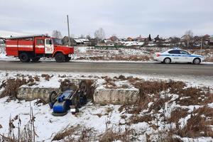 В Нижнем Тагиле сотрудники ГИБДД устанавливают обстоятельства дорожно-транспортного происшествия, в результате которого был травмирован мотоциклист. 