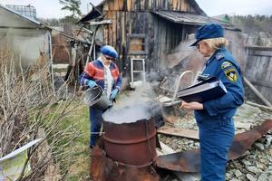 СОТРУДНИКИ МЧС И ВОЛОНТЁРЫ ПРОВОДЯТ ПРОТИВОПОЖАРНЫЕ РЕЙДЫ 