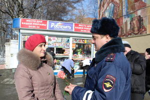 Начальник ОГИБДД Анатолий Чернов поздравил женщин с 8 марта!