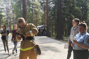 В  последние  дни  лета  в  загородных  лагерях  детям  и  взрослым  напоминают  о  правилах  безопасности 