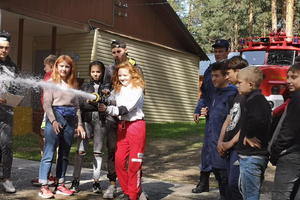 В  последние  дни  лета  в  загородных  лагерях  детям  и  взрослым  напоминают  о  правилах  безопасности 