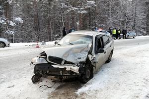 Сотрудники ГИБДД в связи с высокой аварийностью несут службу на пригородных трассах