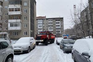 ПОЖАРНЫЕ И ПОЛИЦЕЙСКИЕ ВЫЕХАЛИ В РЕЙДЫ ПО ТАГИЛЬСКИМ ДВОРАМ