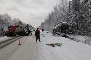 В Нижнем Тагиле инспекторы ДПС, патрулировавшие трассы в снегопад, оказали помощь участникам дорожного движения