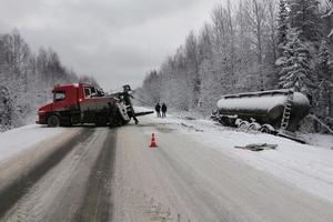 В Нижнем Тагиле инспекторы ДПС, патрулировавшие трассы в снегопад, оказали помощь участникам дорожного движения