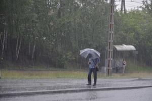 Синоптики продлили действие штормового предупреждения в Свердловской области